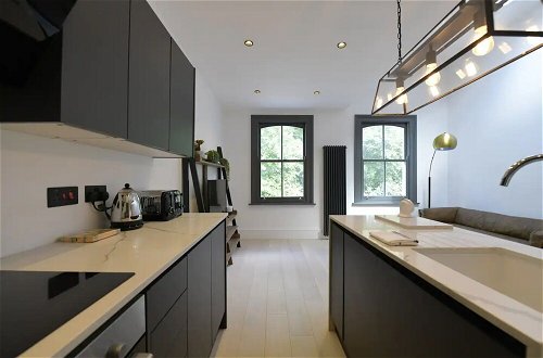 Photo 18 - Contemporary 2 Bedroom Apartment on Columbia Road