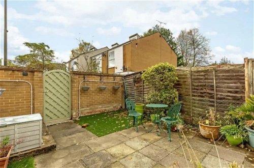Foto 9 - Charming 2 Bedroom Home in South London With Garden