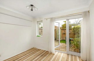 Photo 1 - Charming 2 Bedroom Home in South London With Garden