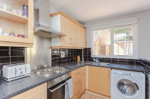 Photo 23 - Lovely 4 Bed House w Garden, 1 Stop to Waterloo