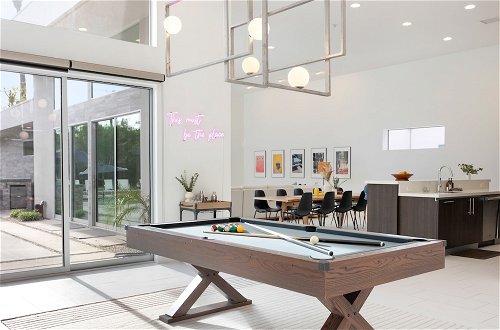 Photo 5 - Polo Villa 7 by Avantstay Features Entertainer's Backyard + Game Room 260316 5 Bedrooms