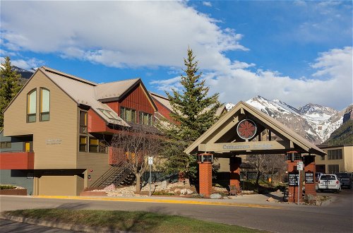 Photo 5 - Cimarron Lodge 20 by Avantstay Ski In/ Ski Out Condo in Ideally Located Complex w/ Hot Tubs