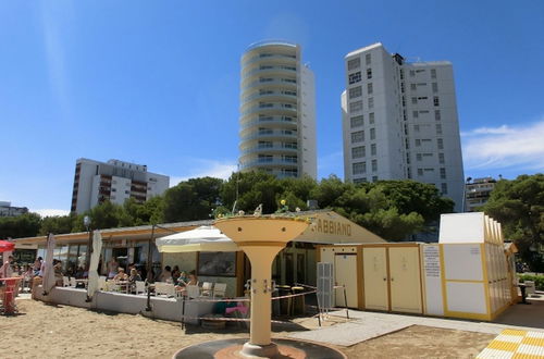 Photo 17 - Elegant Renovated Flat on the 11th Floor With Lift and sea View by Beahost