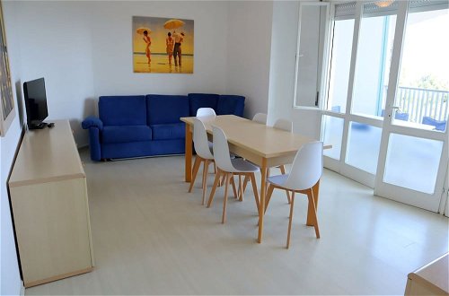 Foto 14 - Apartment for 6 People With Three Large Terraces Facing the Seaside