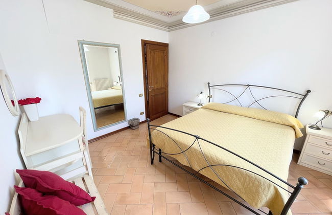 Central Spoleto Apartment With Large Sunny Terrace With Views - Foto 4