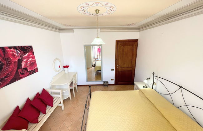Central Spoleto Apartment With Large Sunny Terrace With Views - Foto 5