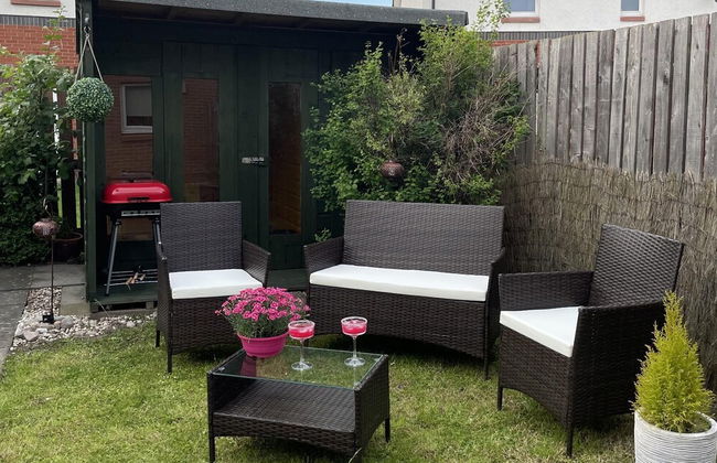 Stylish Scottish House With Garden and Parking - Foto 14