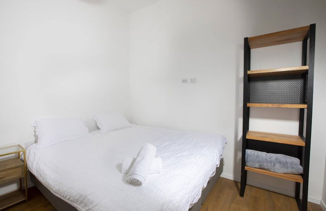 Chic Sea View Balcony Escape by Sea N' Rent - Photo 4