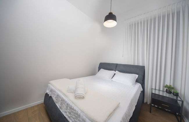 Chic Sea View Balcony Escape by Sea N' Rent - Photo 3