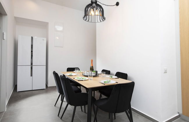 Chic Sea View Balcony Escape by Sea N' Rent - Photo 7