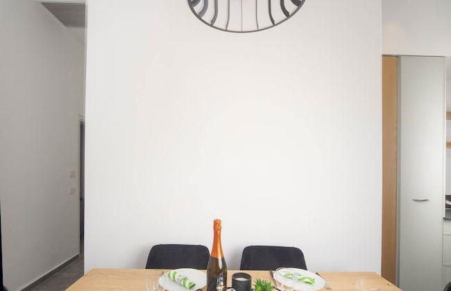 Chic Sea View Balcony Escape by Sea N' Rent - Photo 5