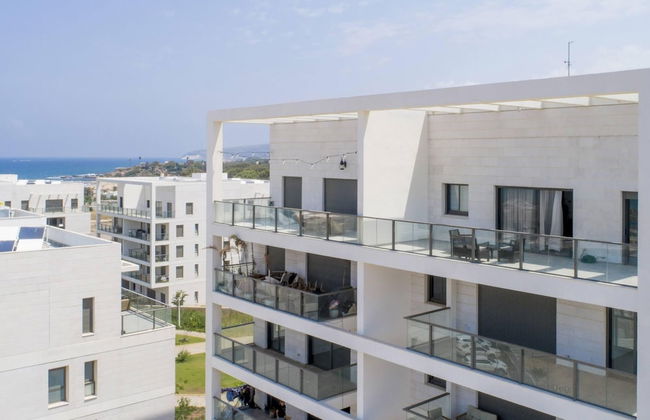 Chic Sea View Balcony Escape by Sea N' Rent - Photo 29