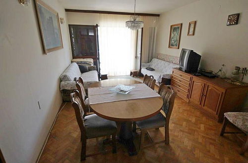 Foto 8 - Comfortable Apartment, Close to the Beach