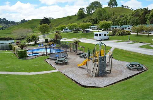 Foto 50 - Waitomo Top 10 Holiday Park