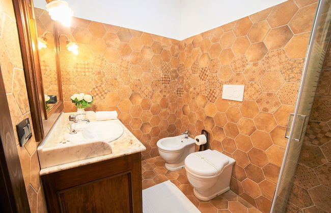 Villa on top of a Hill With an Enchanting View of Lake Bolsena - Photo 9