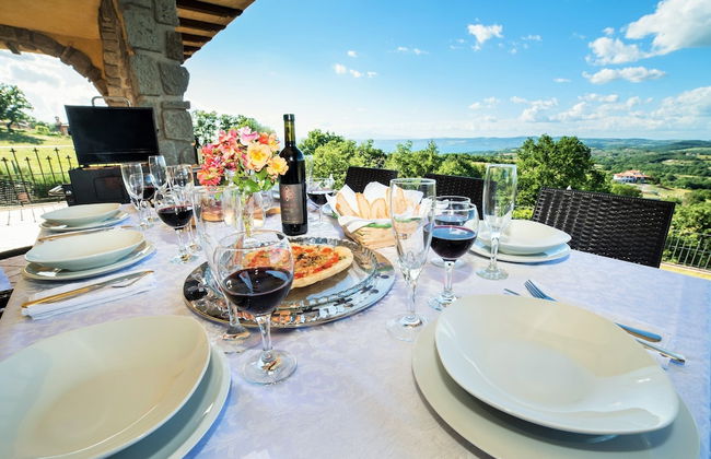 Villa on top of a Hill With an Enchanting View of Lake Bolsena - Photo 25