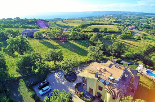 Foto 38 - Villa on top of a Hill With an Enchanting View of Lake Bolsena