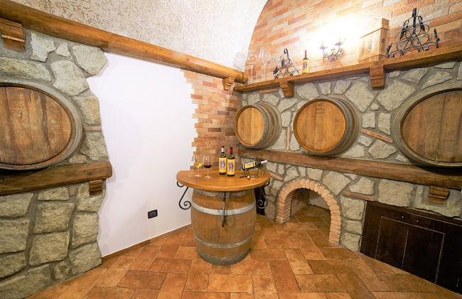 Villa on top of a Hill With an Enchanting View of Lake Bolsena - Photo 30