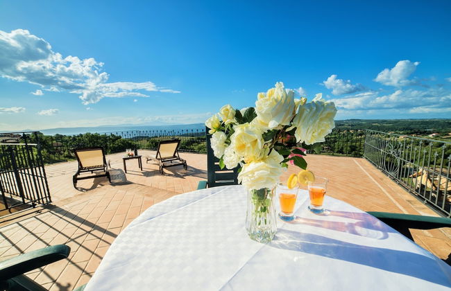 Villa on top of a Hill With an Enchanting View of Lake Bolsena - Photo 21