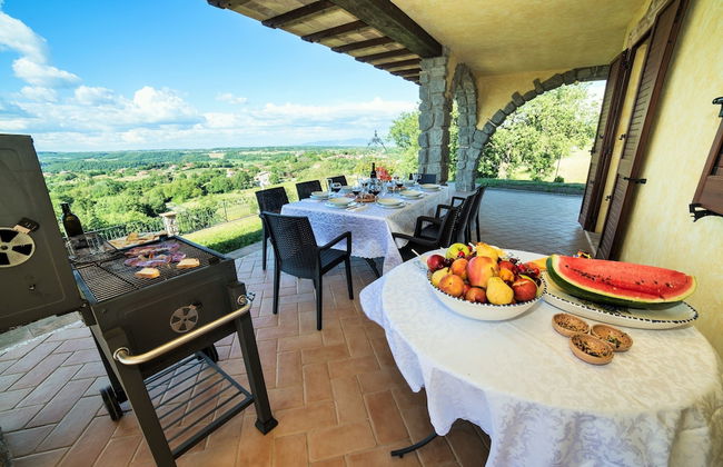 Villa on top of a Hill With an Enchanting View of Lake Bolsena - Photo 18