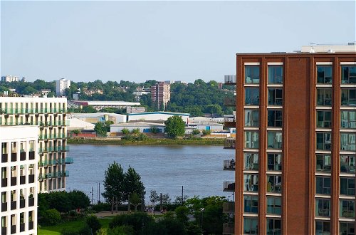 Foto 13 - Luxury 1-bed Apartment With River and City View