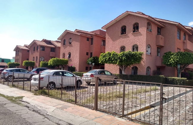 Departamento Ubicación, Cómodo, Estacionamiento - Photo 34