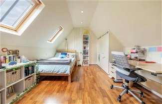 Photo 3 - Stunning 3 Bedroom Apartment in Trendy Chalk Farm