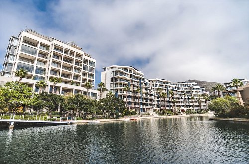 Foto 58 - Elegant Waterfront Apartment with No Loadshedding