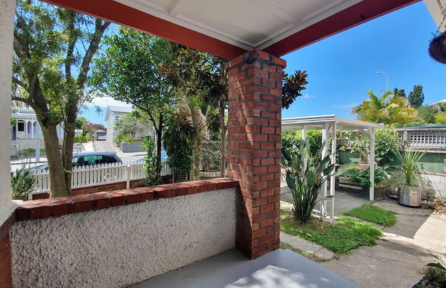 Bright and Modern Oasis in Kingsland - Photo 48