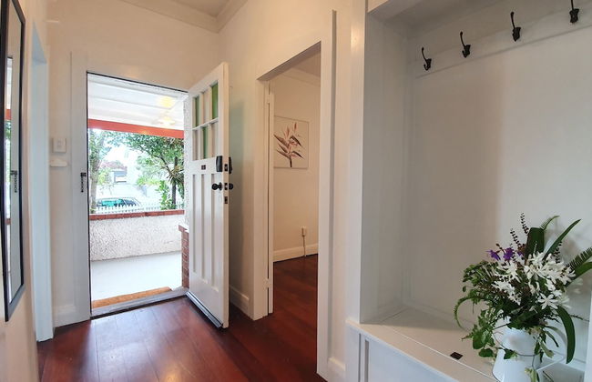 Bright and Modern Oasis in Kingsland - Photo 2