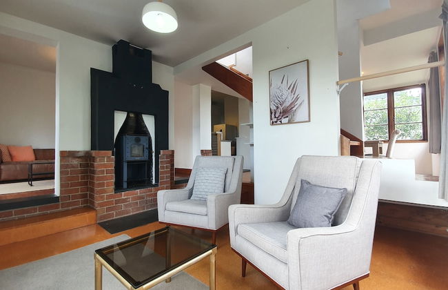 Bright and Modern Oasis in Kingsland - Photo 1