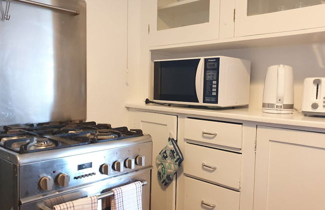 Bright and Modern Oasis in Kingsland - Photo 38