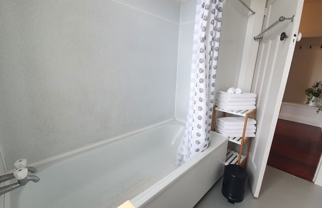 Bright and Modern Oasis in Kingsland - Photo 41