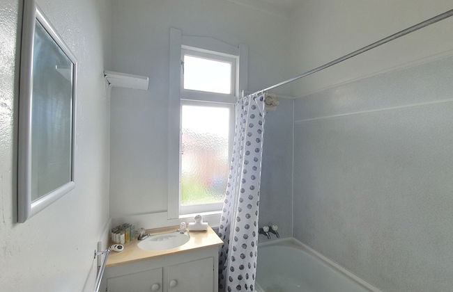 Bright and Modern Oasis in Kingsland - Photo 40