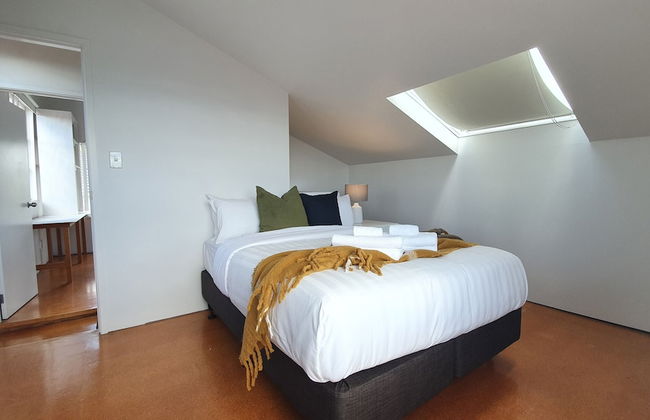 Bright and Modern Oasis in Kingsland - Photo 3