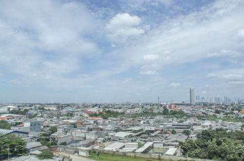 Photo 6 - Homey Studio with City View Apartment @ Puri Orchard