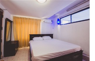 Photo 3 - Marina Bay Apartments