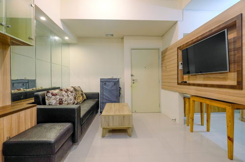 Photo 14 - Strategic 2BR Apartment with Workspace @ Season City