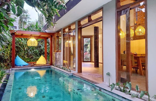 Villa 4-BR Klub Bunga No. 8 Batu Malang - Foto 1