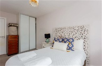 Photo 2 - Eclectic 2 Bedroom Apartment in Shoreditch With a Balcony
