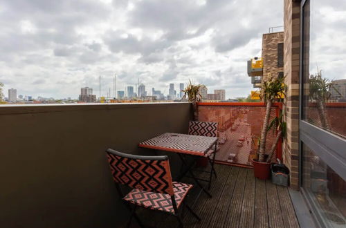 Photo 23 - Eclectic 2 Bedroom Apartment in Shoreditch With a Balcony