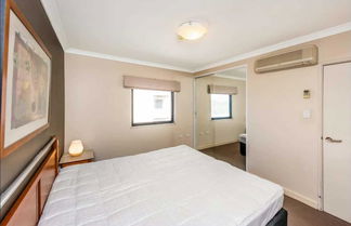 Photo 3 - Conveniently Located 2 Bedroom Apartment In The CBD