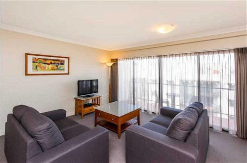 Foto 6 - Conveniently Located 2 Bedroom Apartment In The CBD