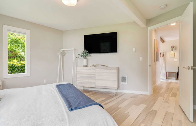 Sunset Cove by Avantstay Beachfront w/ Balcony! - Photo 21