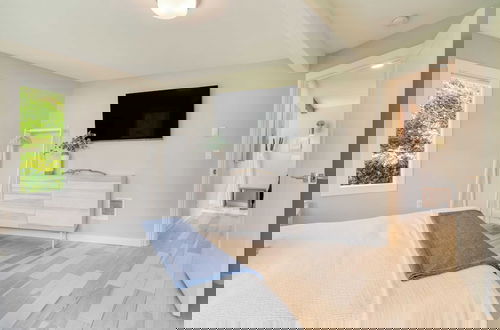 Photo 13 - Sunset Cove by Avantstay Beachfront w/ Balcony!