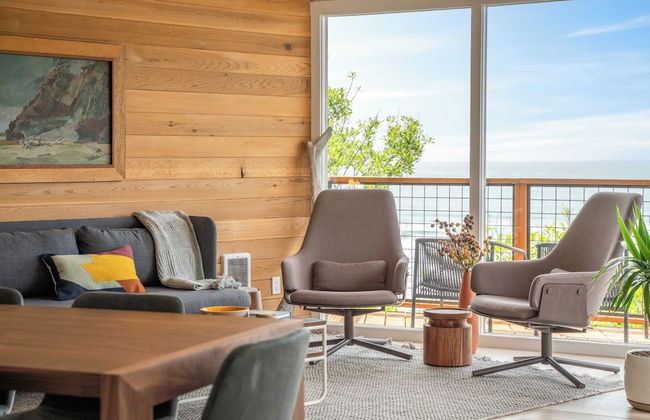 Sunset Cove by Avantstay Beachfront w/ Balcony! - Photo 8