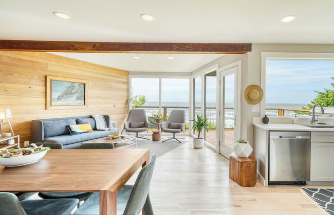 Sunset Cove by Avantstay Beachfront w/ Balcony! - Photo 12