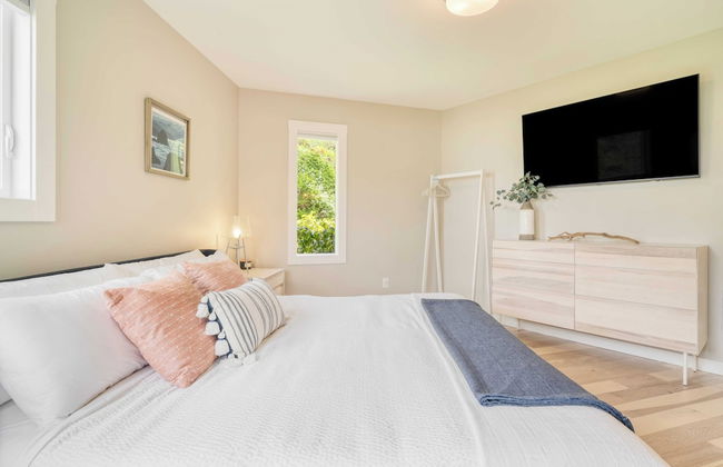 Sunset Cove by Avantstay Beachfront w/ Balcony! - Photo 19