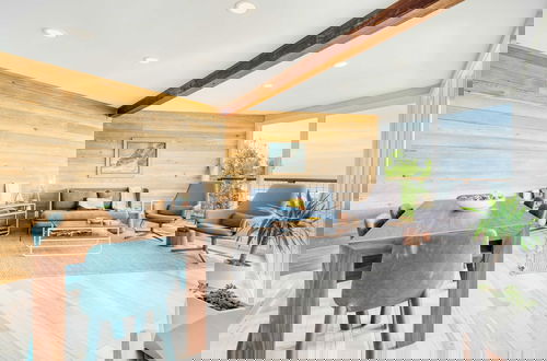 Photo 34 - Sunset Cove by Avantstay Beachfront w/ Balcony!
