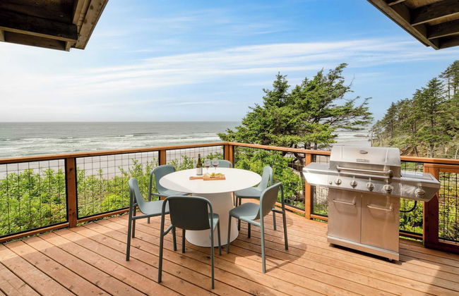 Sunset Cove by Avantstay Beachfront w/ Balcony! - Photo 3